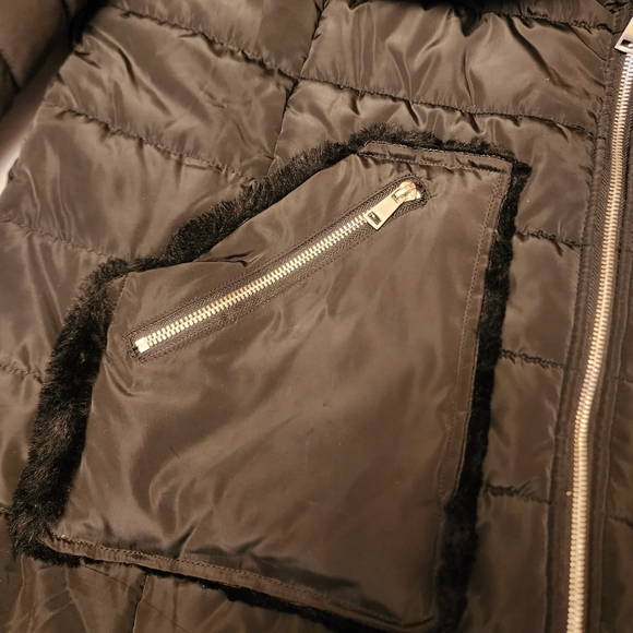 Black Puffer Winter Coat With Fur Hood Size 16-18 - Picture 8 of 12